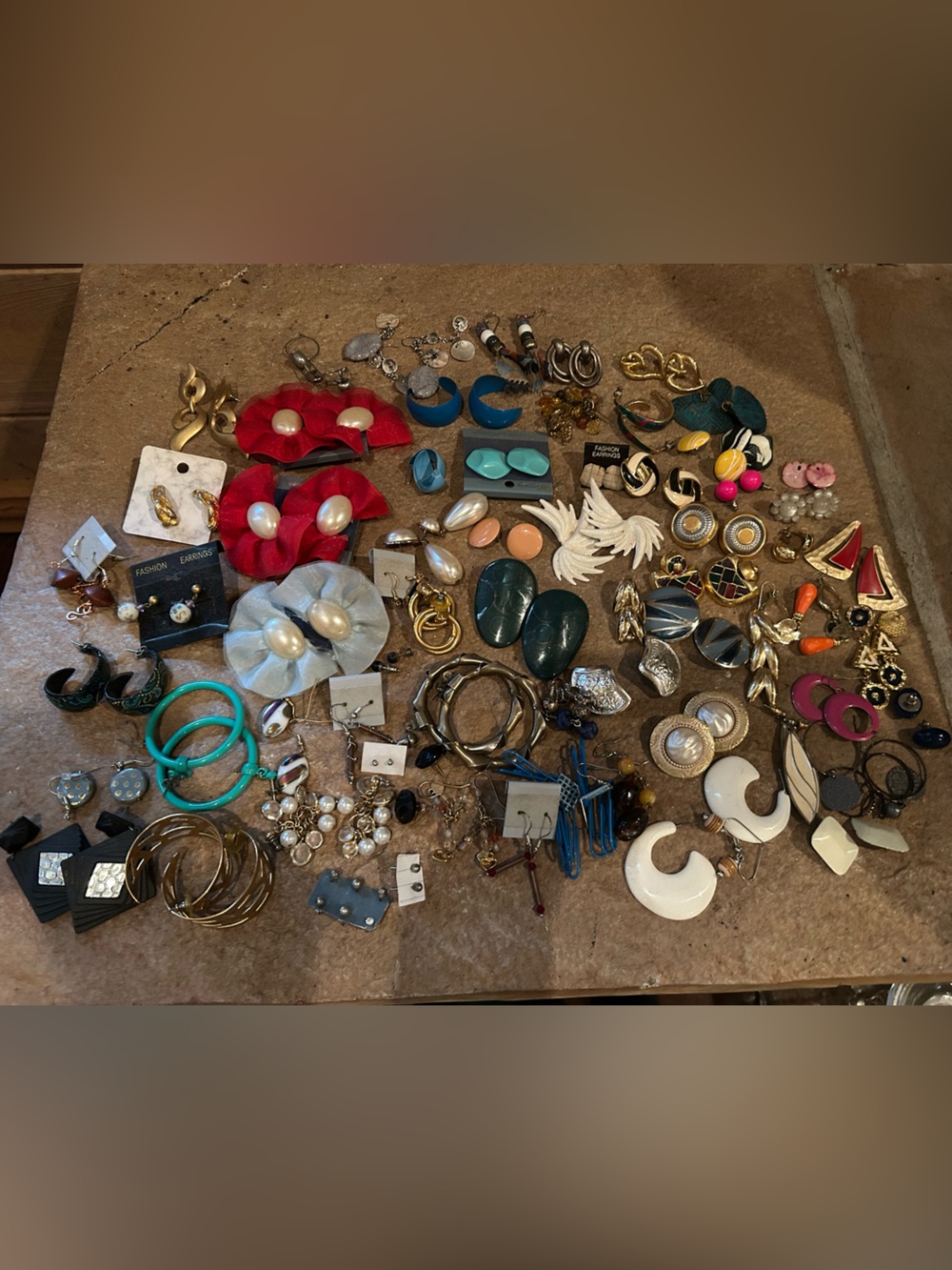 Lot of 60 pierced earrings 80s 90s styles